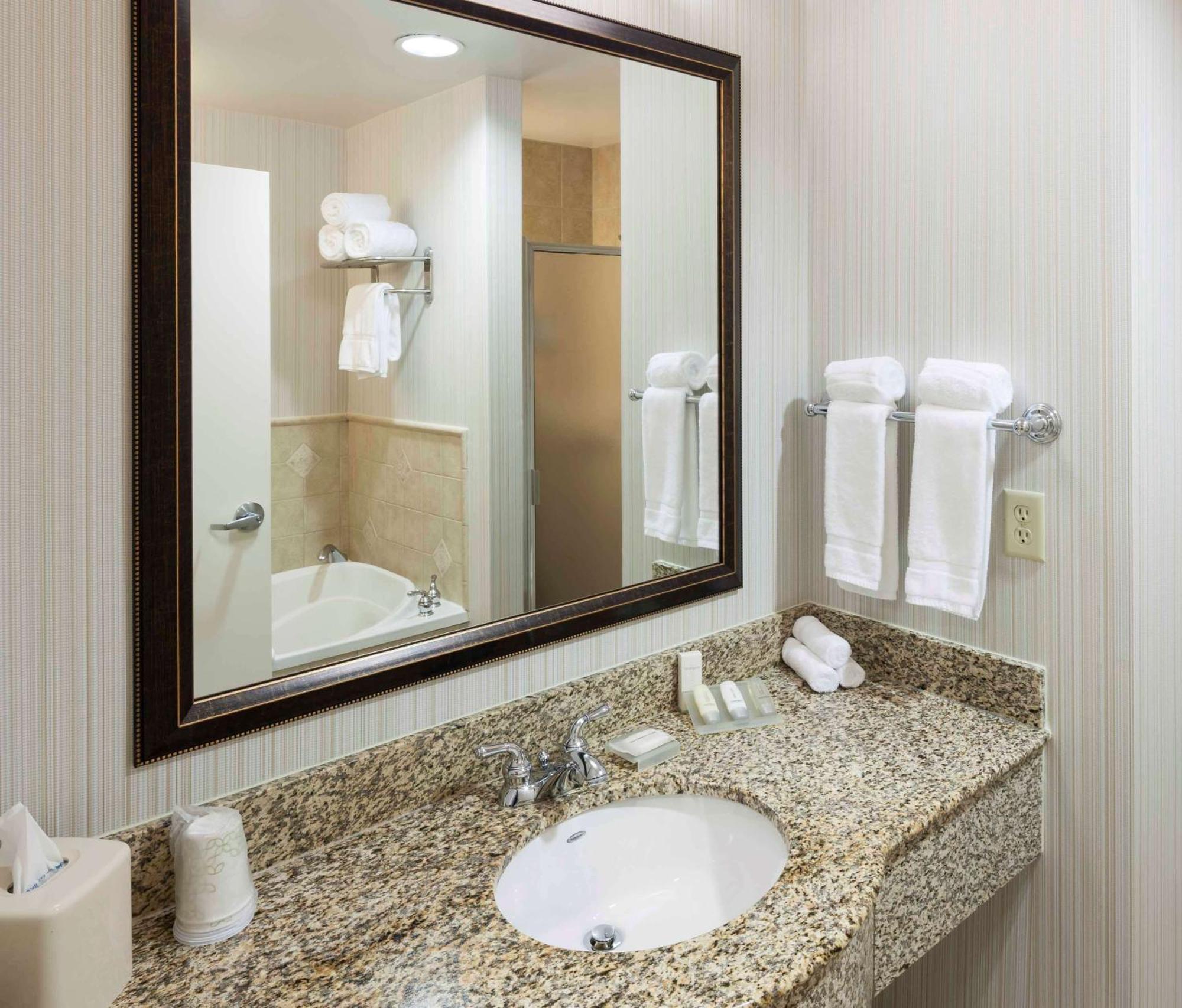 Hilton Garden Inn Dallas Lewisville Exterior foto